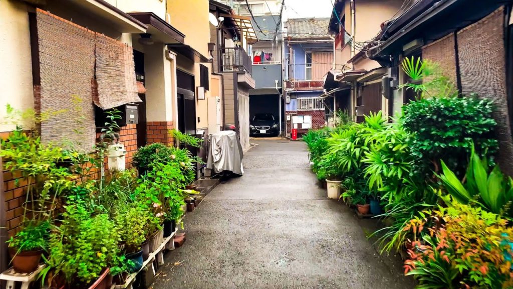 4K walk in the rain through Japanese residential neighborhoods - Kyobashi, Osaka