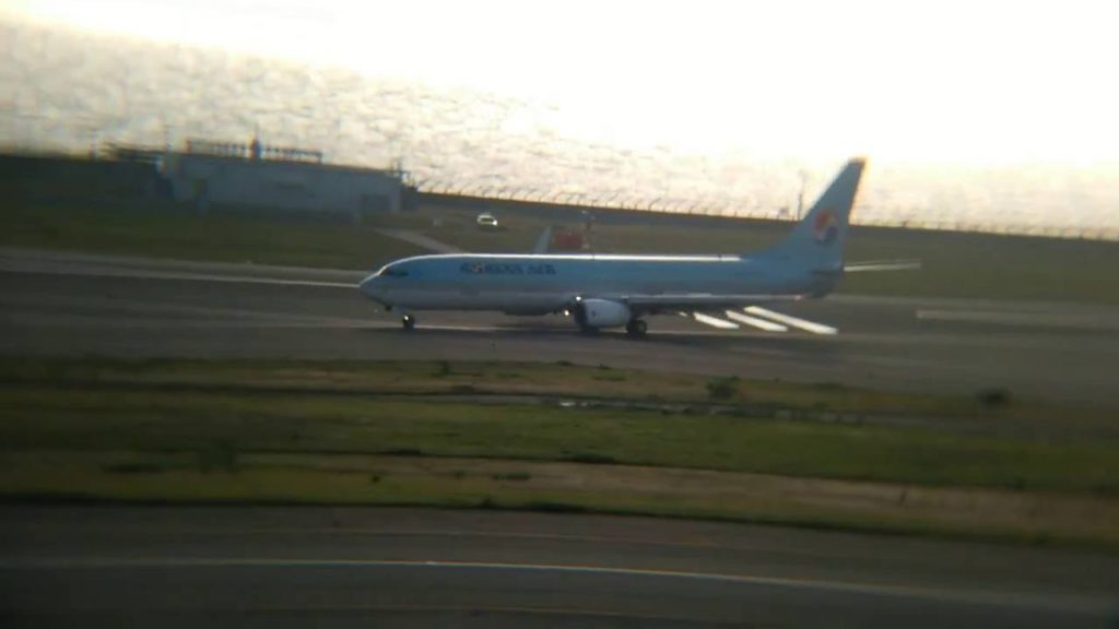 Takeoff and landing at early-sunset Chubu Centrair International Airport, Nagoya, part 1