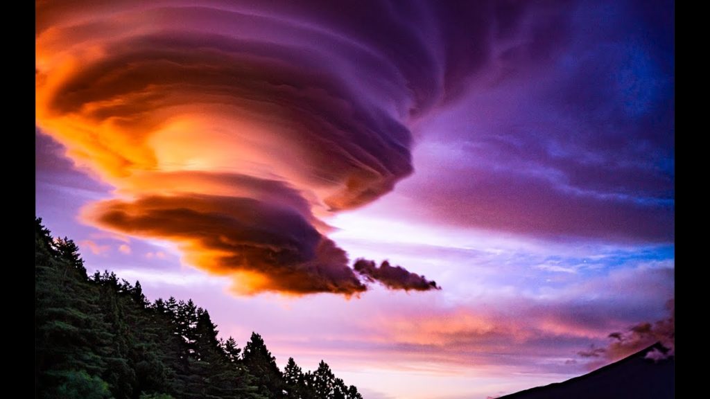 Mount FUJI & Mysterious cloud 富士山とラピュタのような巨大な吊るし雲