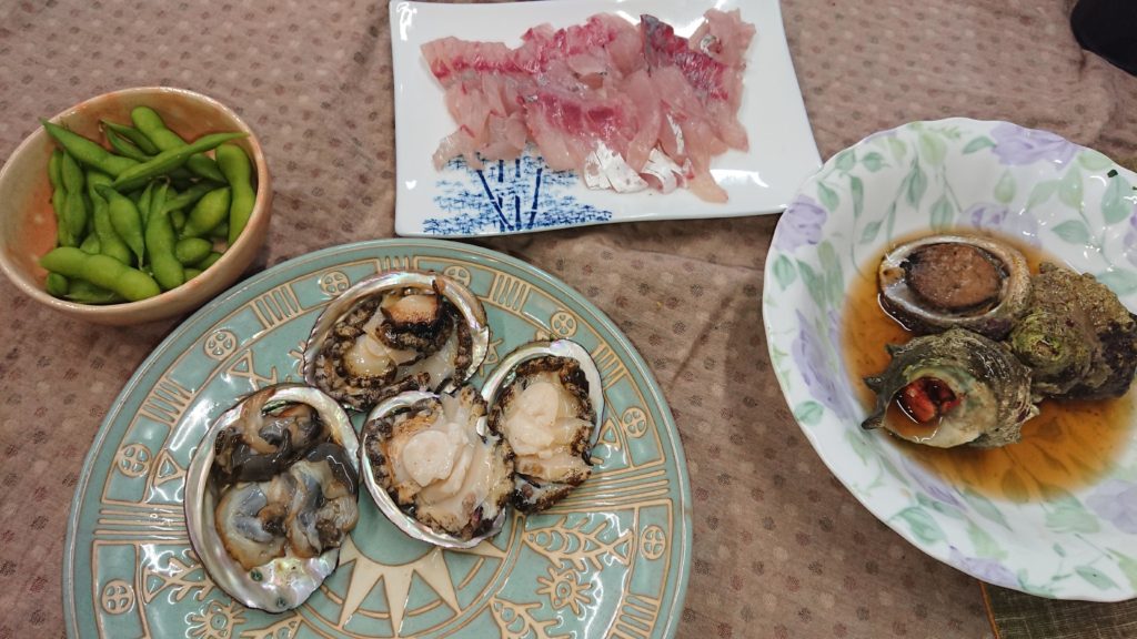 A Sashimi dinner with abalone and other fish, simmered hermit crabs.