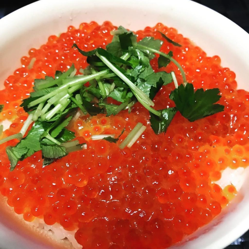 IkuraDon.Easy to cook, ikura and mitsuba just put on rice.