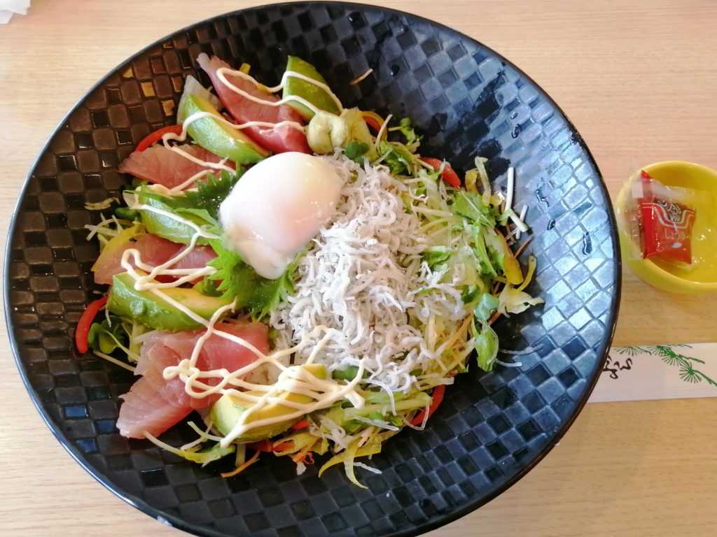 My lunch yesterday in Enoshima: Sashimi & Shirasu (≧▽≦)