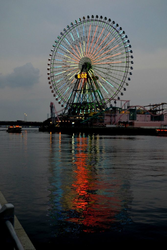 Ferris wheel in Yokohama, Japan just before dark