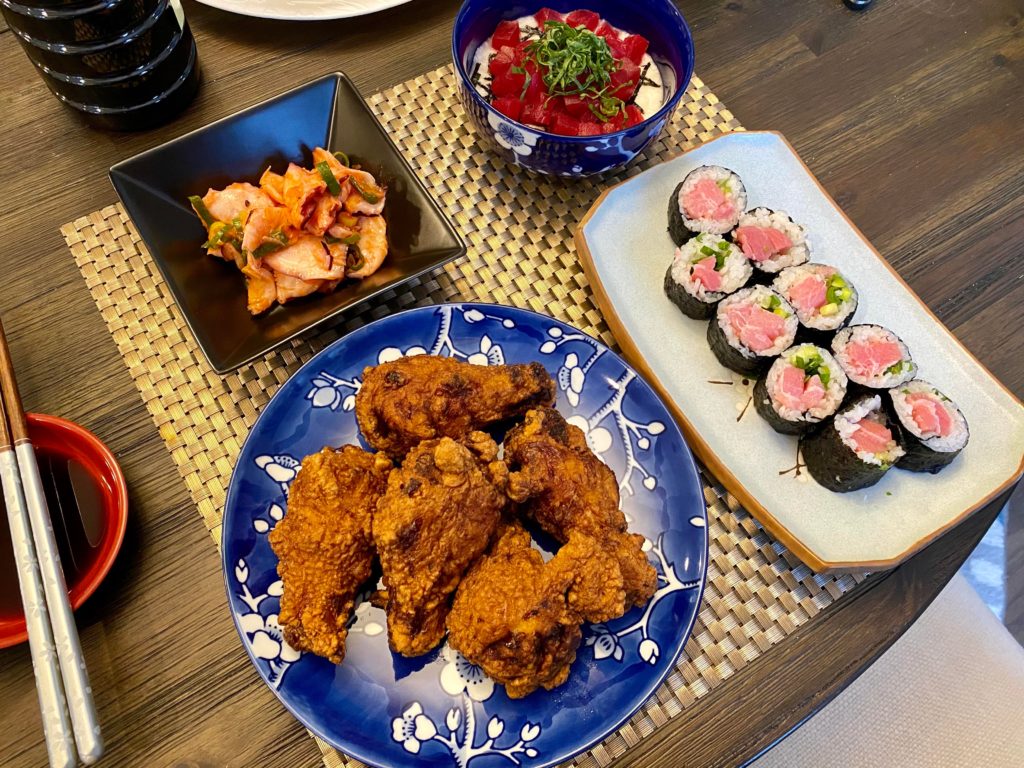 Tebasaki karaage, negi toro maki, tako kimuchi to maguro yamakake.