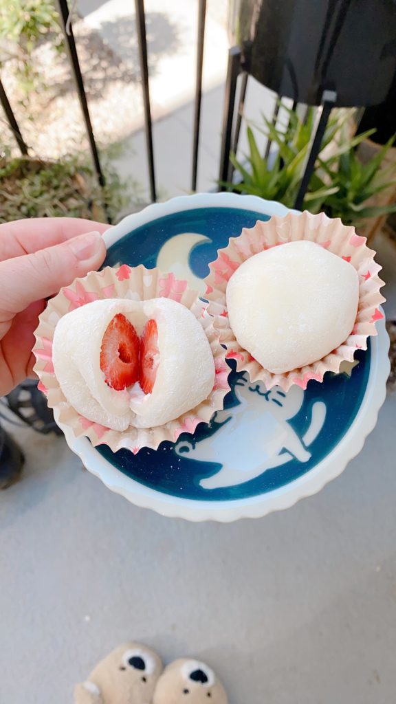 Finally made ichigo cream daifuku! I’ve never been a big red bean fan, so I substituted it for a cheesecake flavored whip cream! So much fun to make! 🍓☺️