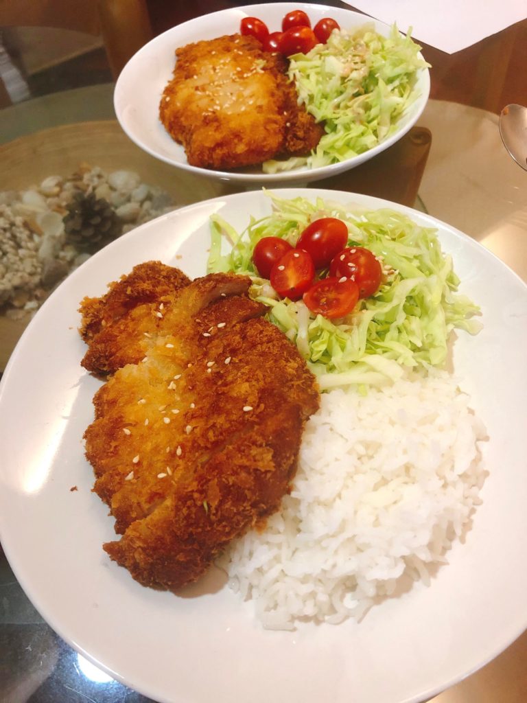 とんカツ Tonkatsu for lunch today :-)