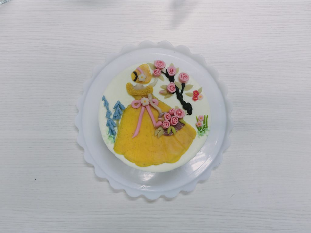 [Homemade] Strawberry cheesecake with cute deco by chocolate