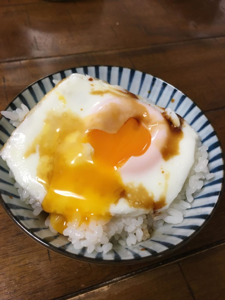 Nothing special, just an egg on a rice, sunny side up. Simple.