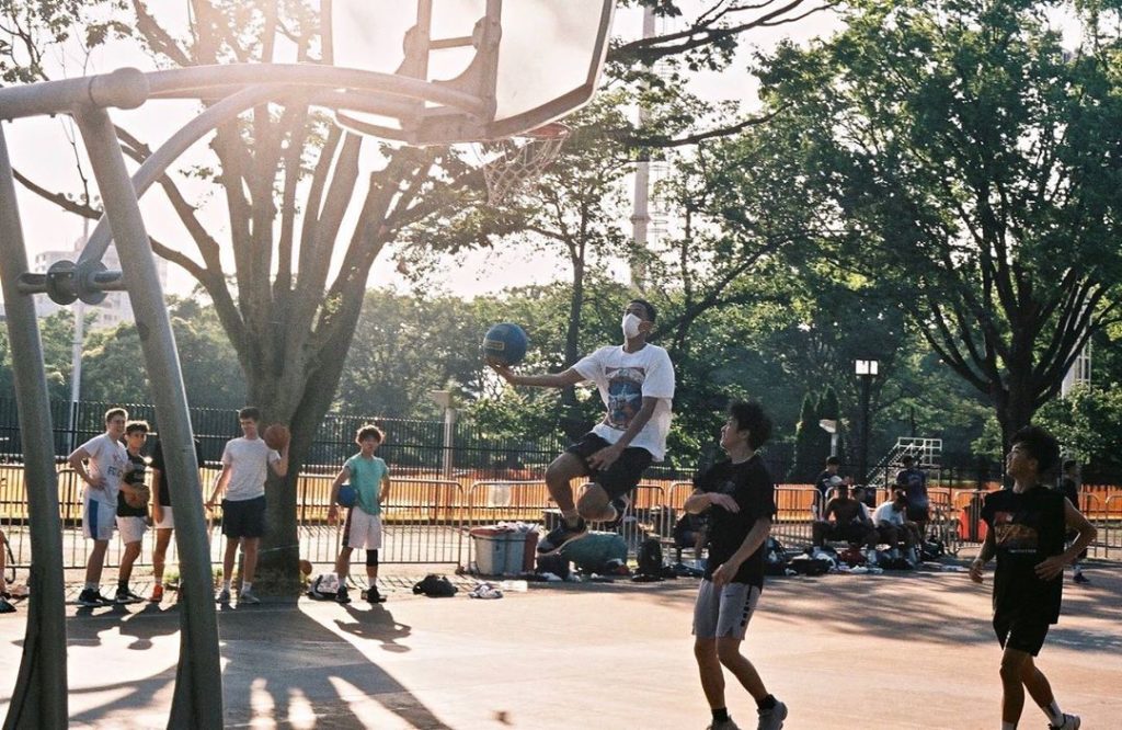 Located at the halfway point between Yoyogi-Hachiman’s upscale restaurants and H...