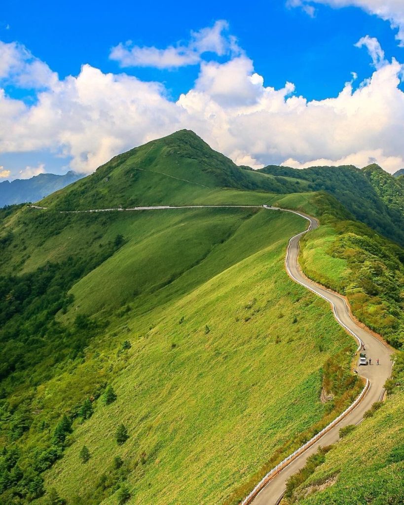 Doesn't this road make you want to go for a drive? The UFO Line in Kochi Prefect...