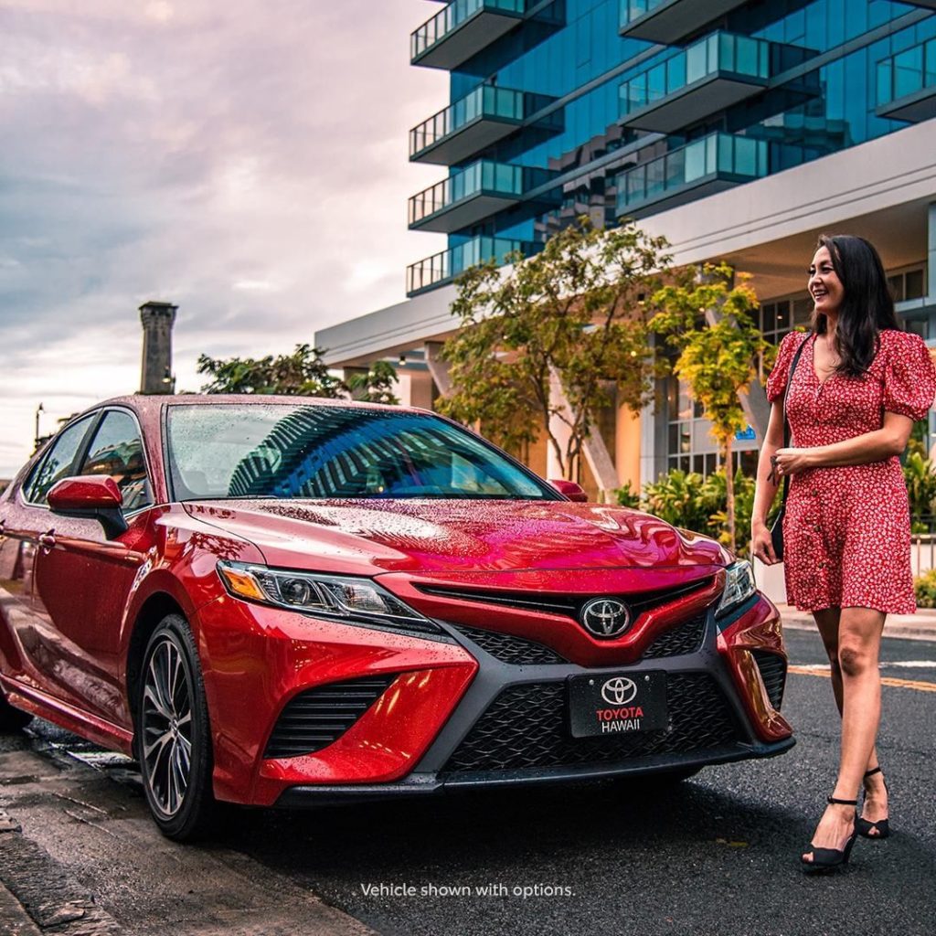 Sleek and chic make the perfect pair. 
#Camry #LetsGoPlaces @toyotahi @crystalph...