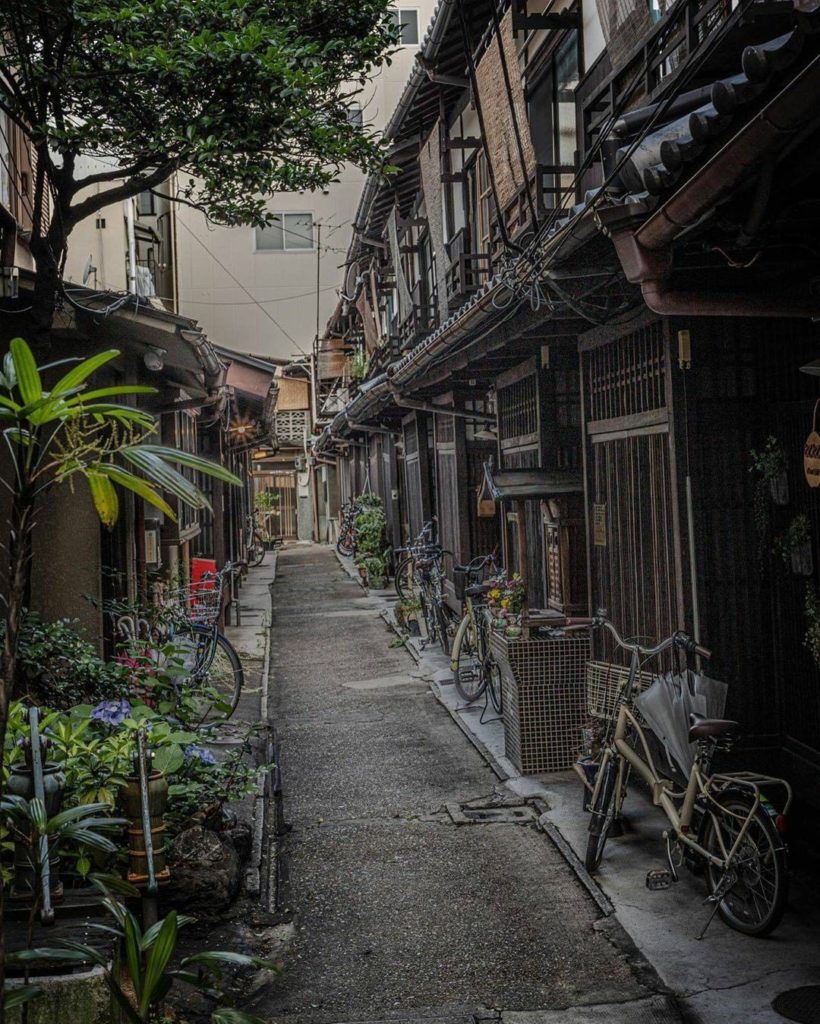 Japan Travel: Kyoto’s Ajiki-roji is a great spot to visit if you’re an art lover – the street … Kyoto's Ajiki-roji is a great spot to visit if you're an art lover - the street ...