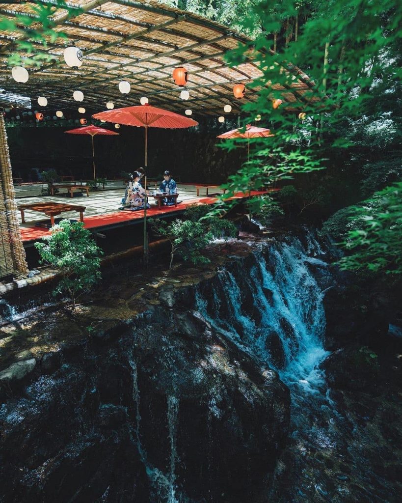 Visit Japan: If you’re in Kyoto during summer, make sure to experience ‘kawadoko’ dining. Th… If you're in Kyoto during summer, make sure to experience ‘kawadoko' dining. Th...