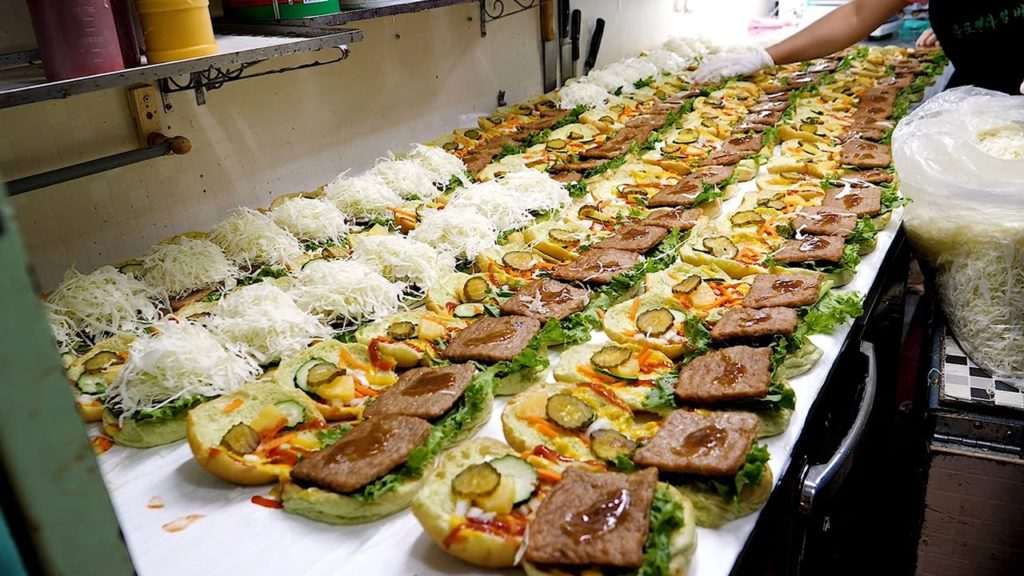 Making Homemade Hamburgers in Korean Traditional Markets - Korean Street Food