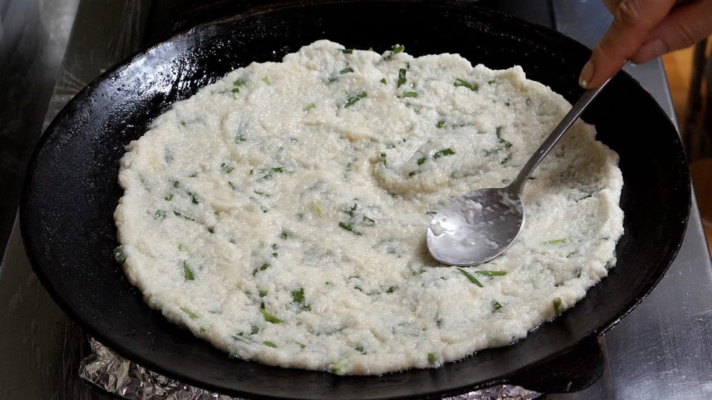 밀가루 없는 감자전 / korean potato pancake – gamja jeon / korean street food 밀가루 없는 감자전 / korean potato pancake - gamja jeon / korean street food