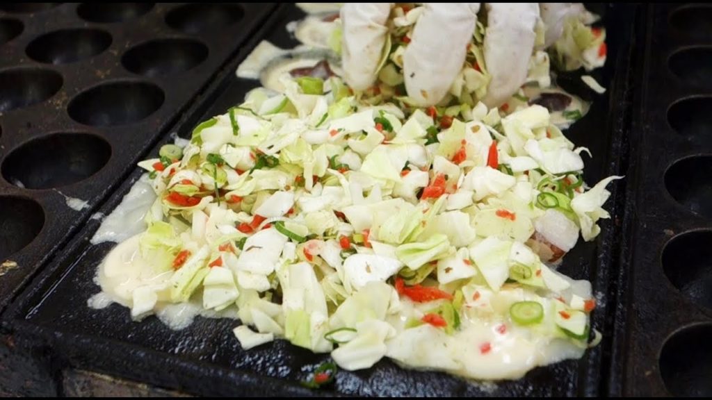 新潟のたこ焼き|キャベツ山盛りのたこ焼き Japanese Cabbage Takoyaki in Niigata.Japanese Street Food. 新潟のたこ焼き|キャベツ山盛りのたこ焼き Japanese Cabbage Takoyaki in Niigata.Japanese Street Food.
