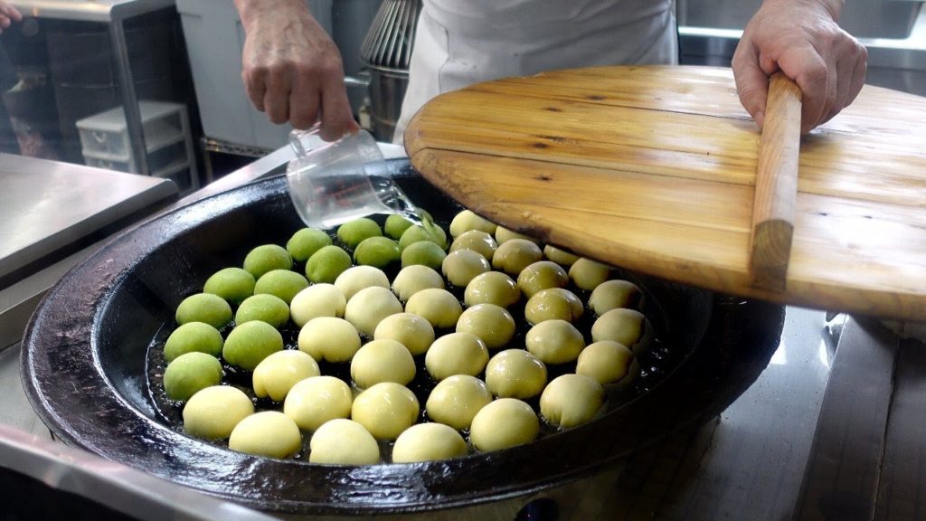 Japanese Street Food - Grilled Soup Dumpling Chinese Food Kobe Japan