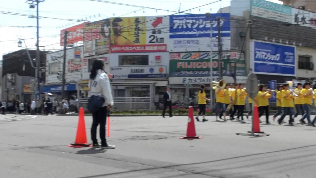 函館市電　Japan Hakodate City Tram ( Street Car ) 716 along with the parade