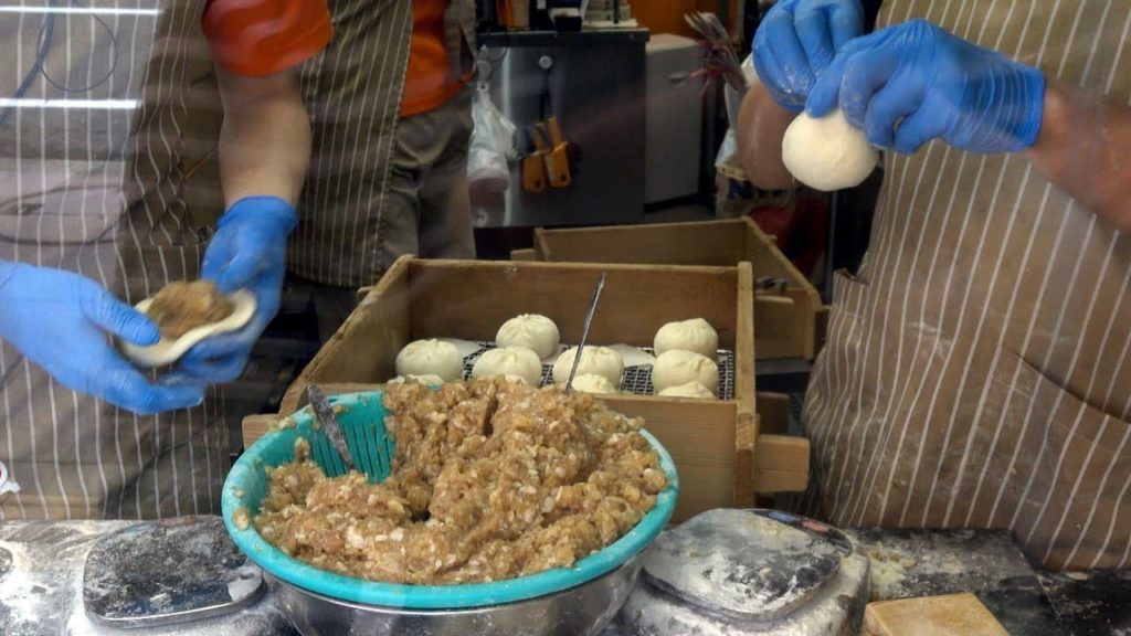 Japanese Street Food – BUTAMAN Chinese Pork Bun IKKANROU Kobe Japan Japanese Street Food - BUTAMAN Chinese Pork Bun IKKANROU Kobe Japan