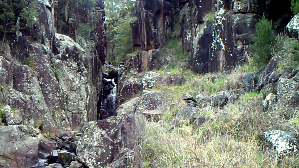 Rock Fissure: Punchbowl Park Rock Fissure: Punchbowl Park