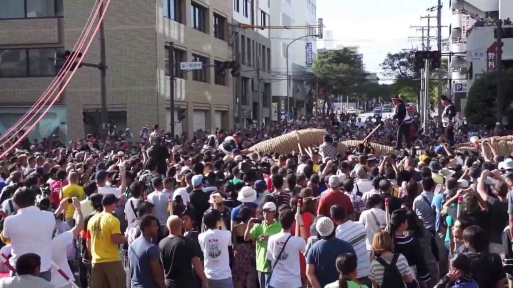 Joining rope ends at the Naha Giant Tug of War