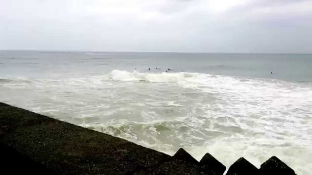 Unzen City, Nagasaki : Typhoon... uh, Surfing?