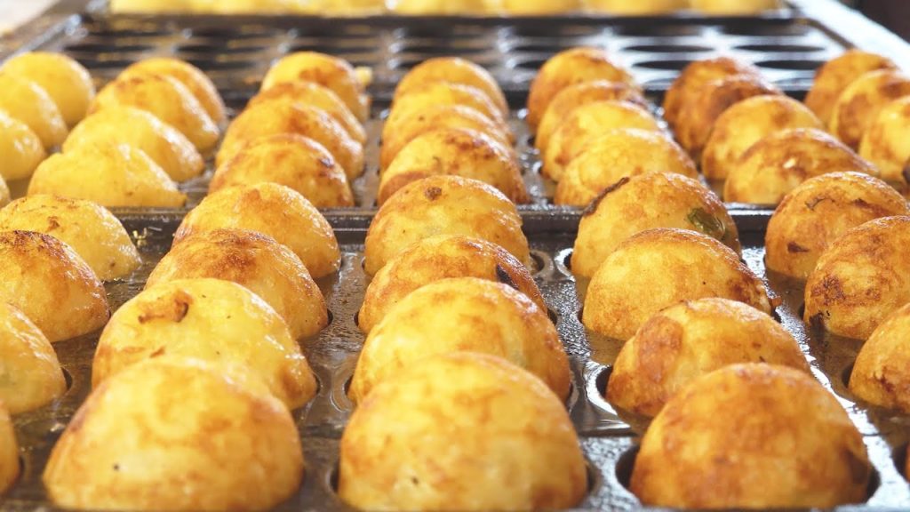 신촌거리 타코야끼 포차 / Seoul street takoyaki chef - Korean street food