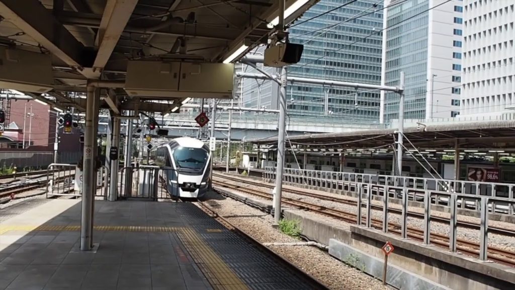 JR East E261 series "Saphir Odoriko" no 5 (passing thru Osaki)