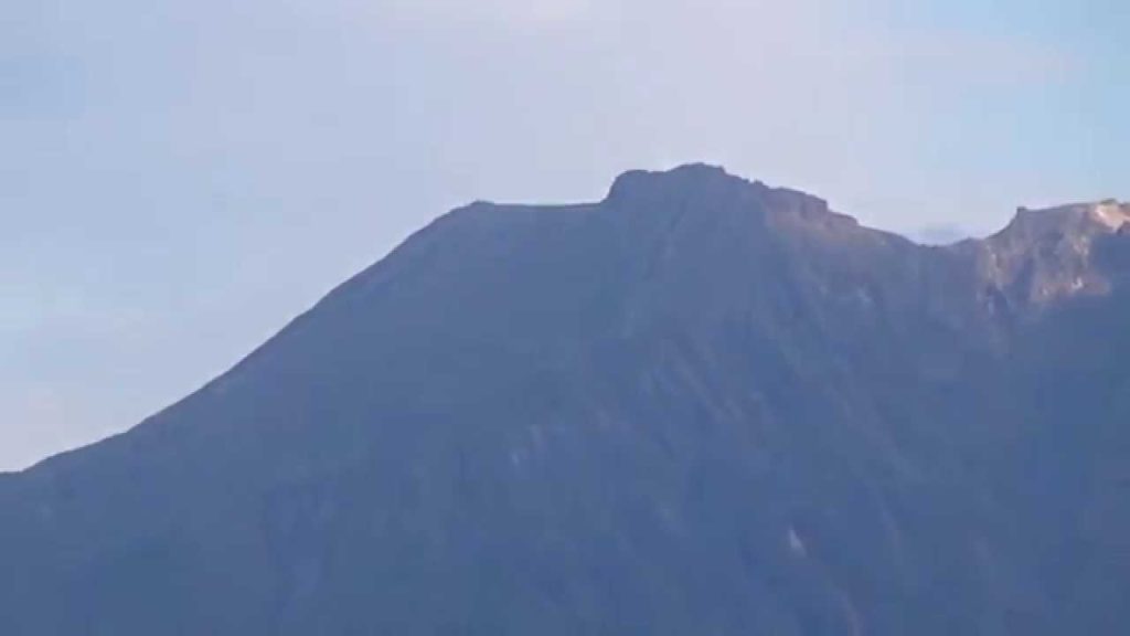 Beautiful Sunset Volcano : Mt.Sakurajima viewed from north Kagoshima City (12 October 2015) Beautiful Sunset Volcano : Mt.Sakurajima viewed from north Kagoshima City (12 October 2015)