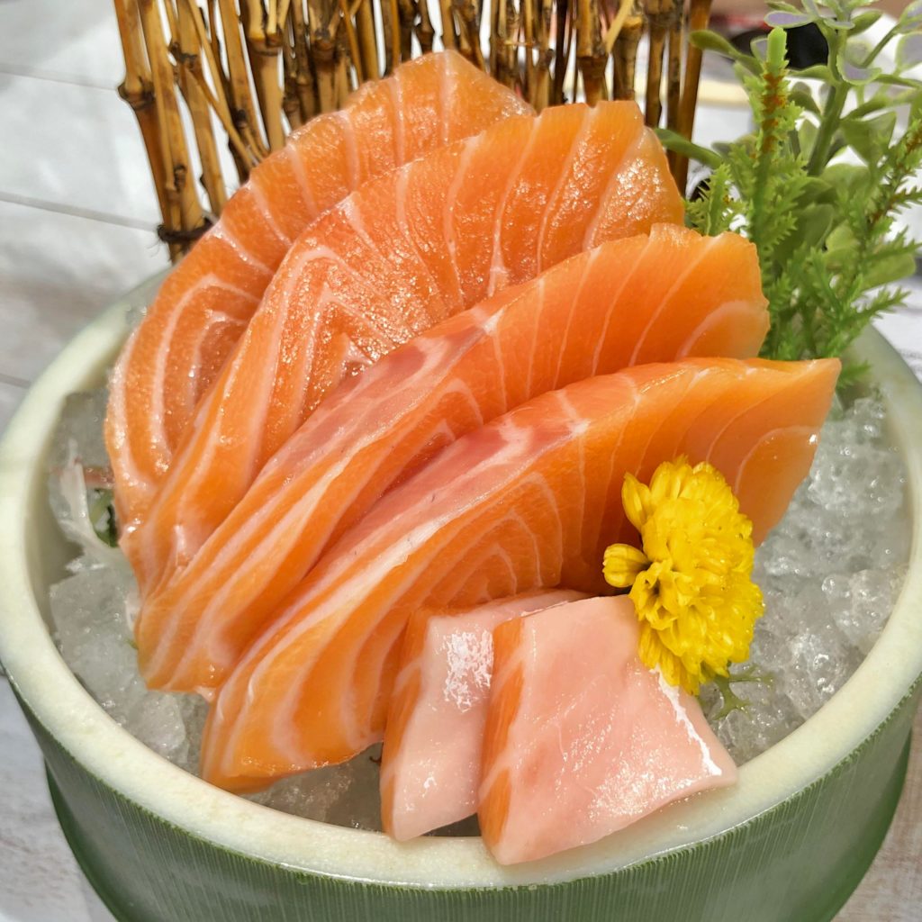 Salmon Sashimi 💗 with lil slices of salmon toro