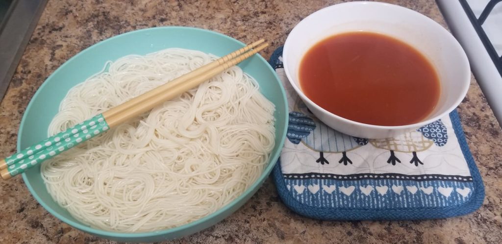 I made Somen noodles with a spicy mushroom & tomato soup