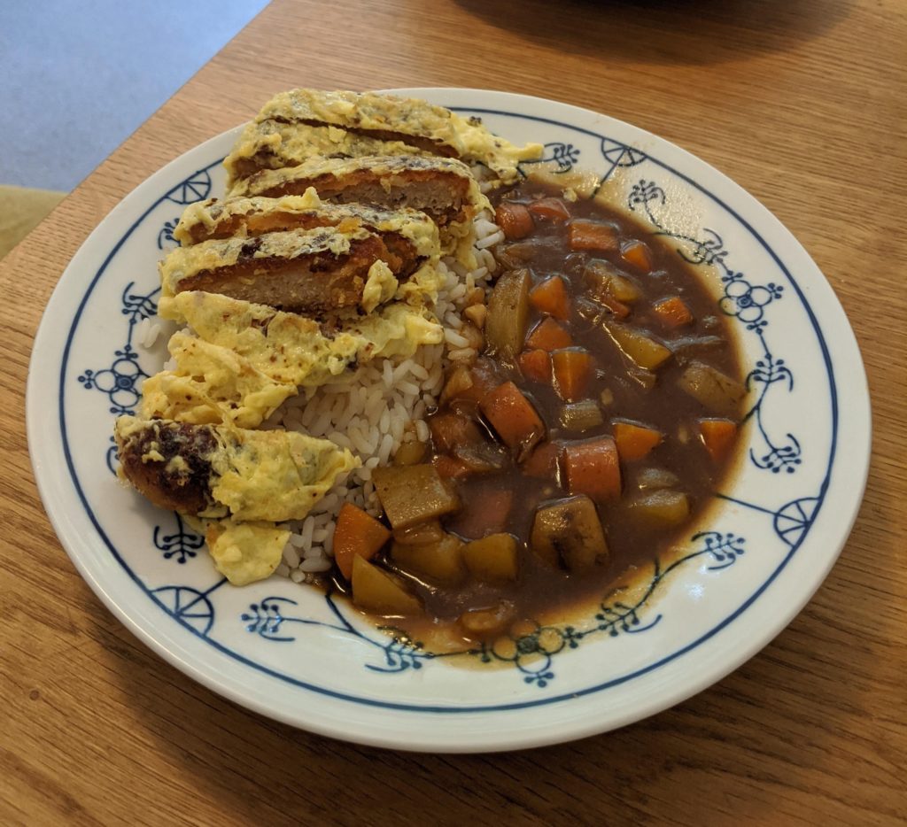 My second attempt at (vegetarian) chicken kastsudon/curry. It tasted better than it looks I swear
