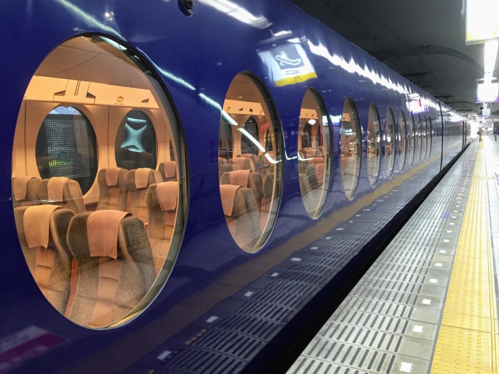 Kansai Kuko Station : beautiful Japanese trains