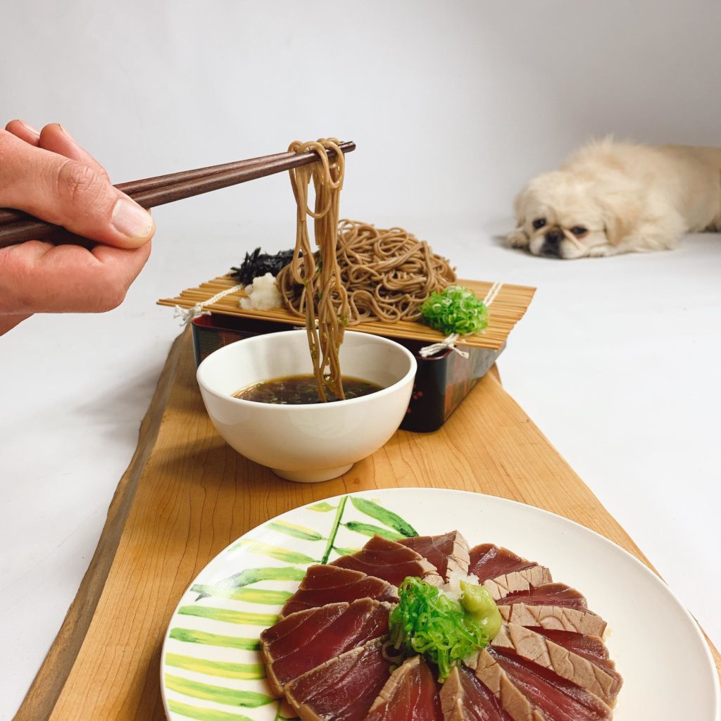 Zaru Soba and Tsuke Maguro. Munji approves