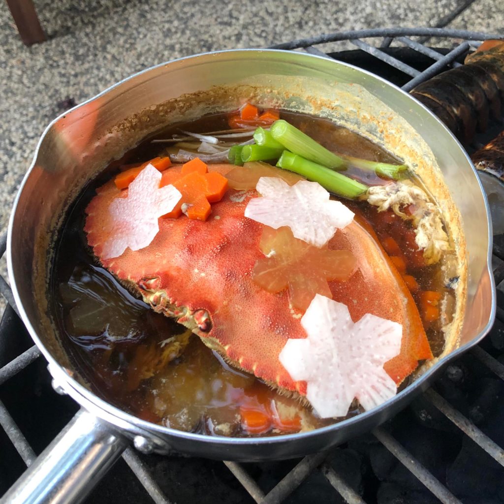 Kaninabe (legs & claws served aside)