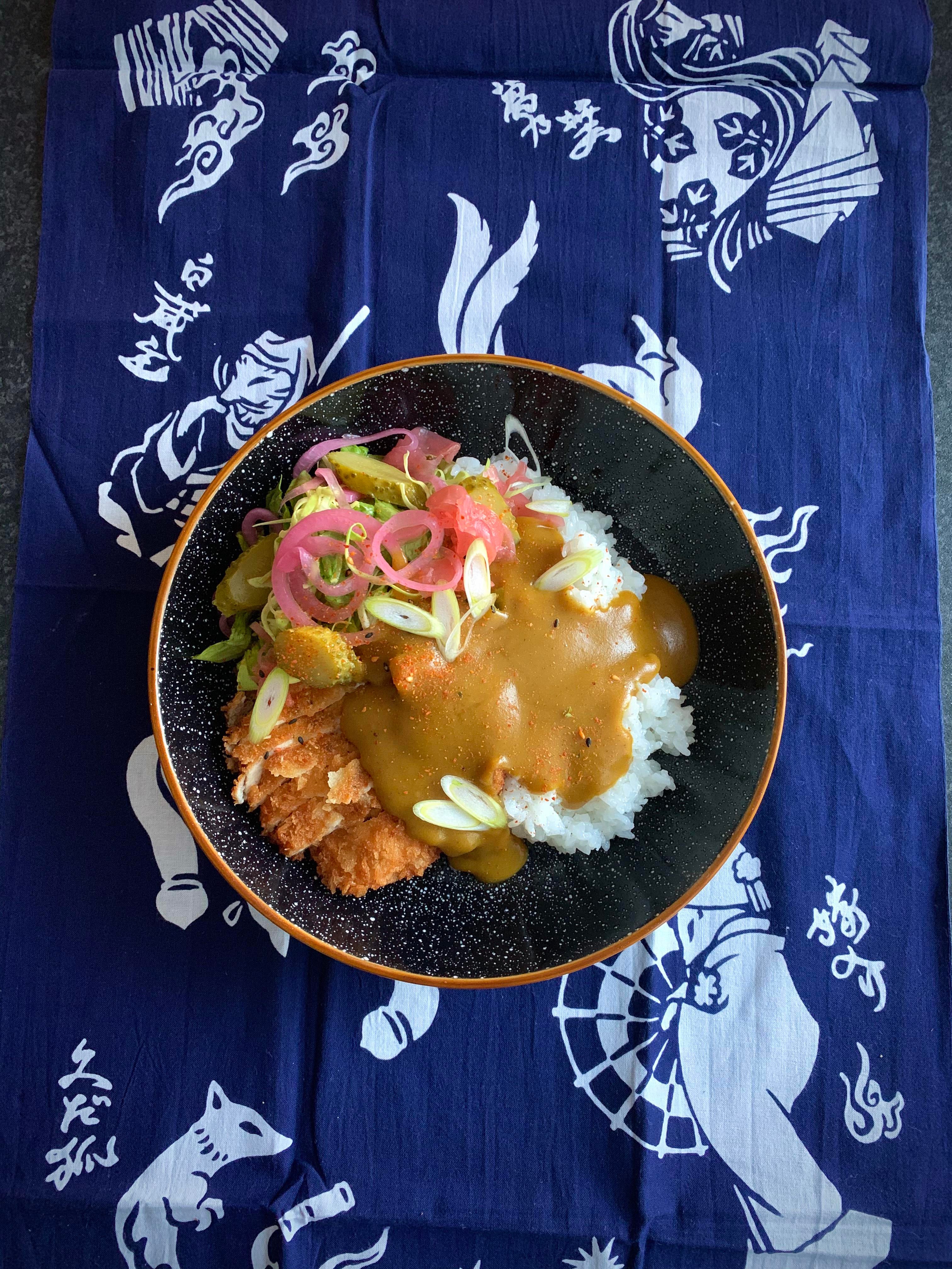 Chicken katsu curry with plenty of pickles on the side 🍛 Alo Japan
