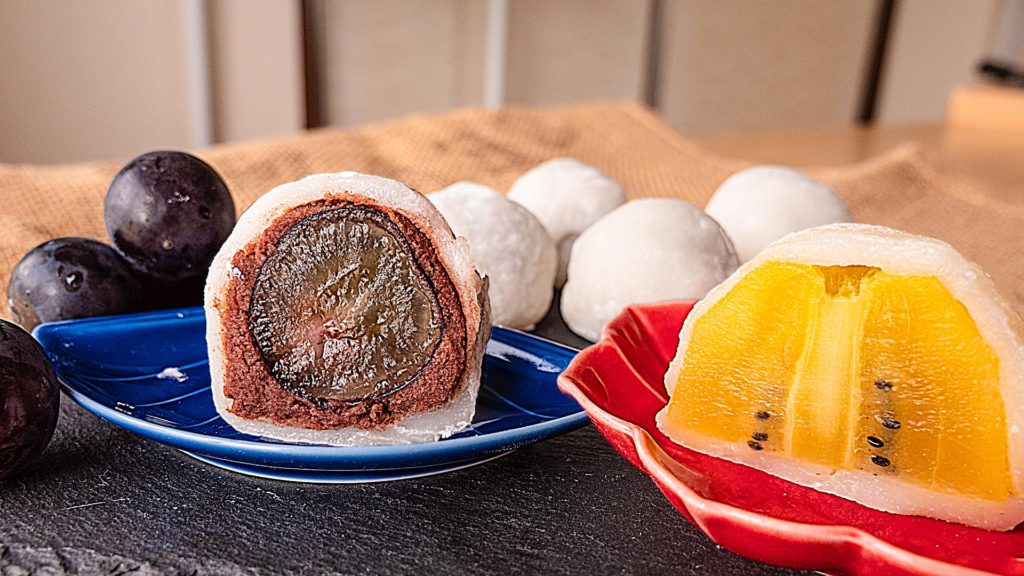 [Homemade] Grape and Kiwi Daifuku