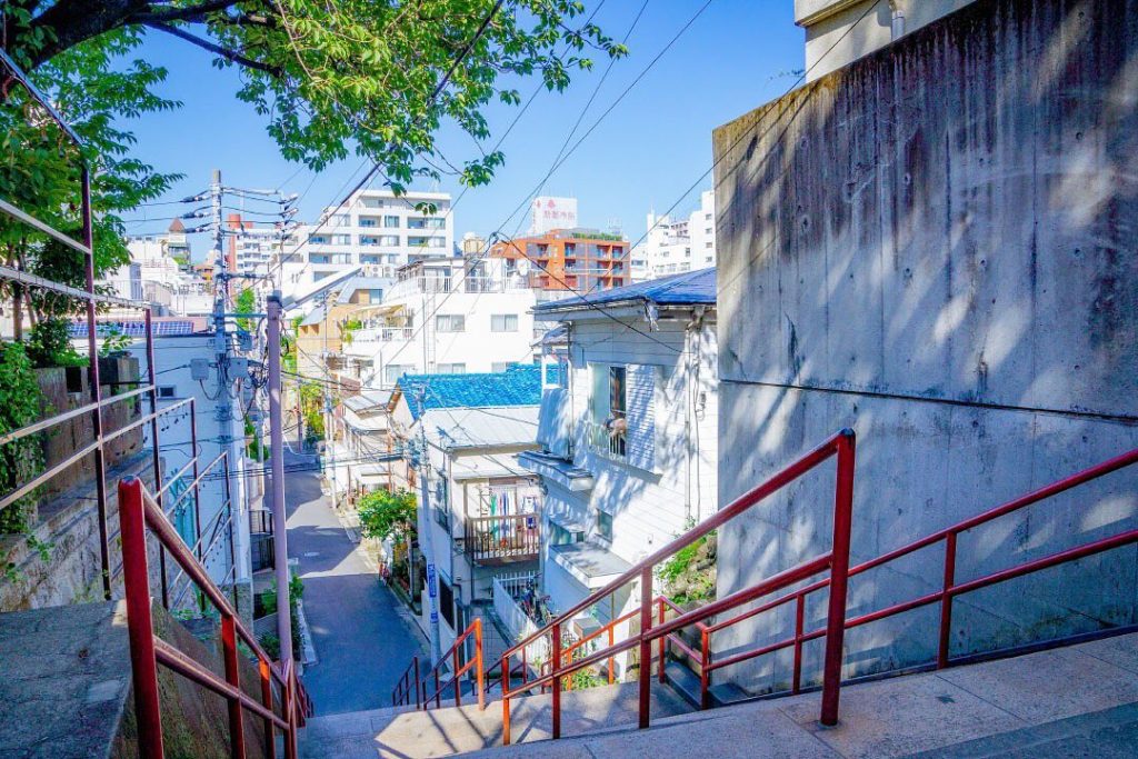 The Suga Shrine located in the heart of Tokyo was built in the Edo era and has r...