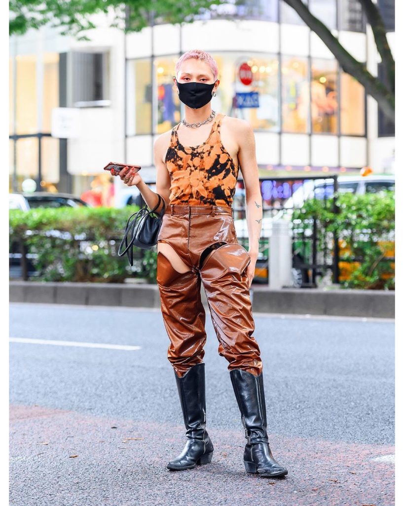 Pink-haired Japanese male model Minori (@__stylescrapbook) on the street in Hara...