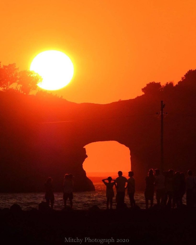 Can you spot one sun or two? Engetsu Island off the Shirahama coast in Wakayama ...