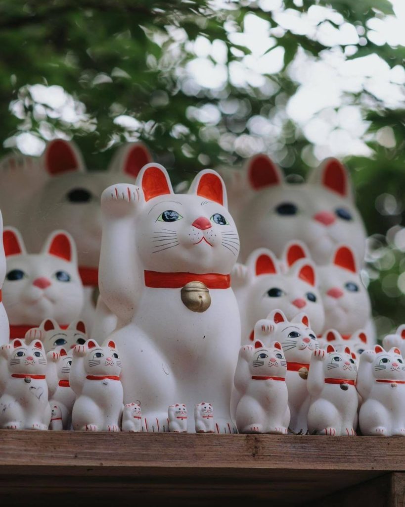 Meow! Gotokuji Temple in Tokyo is said to be the home of the maneki neko; lucky ...