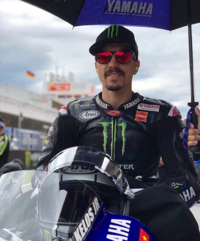 @maverick12official is looking cool on the grid 

#MonsterYamaha  #MotoGP  #Cata...