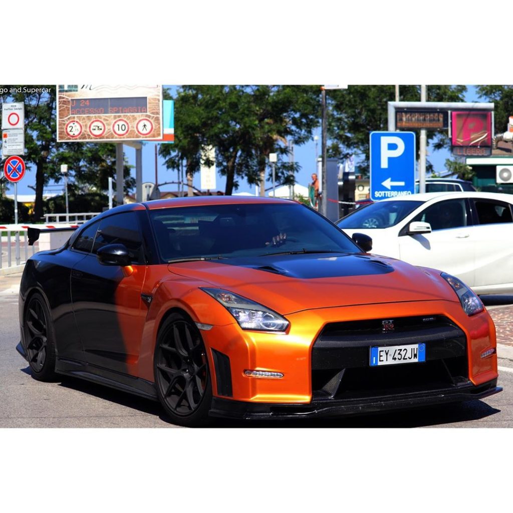 Love or hate this two-tone look?  Photo  @autogespot 
.
.
.
.
Follow the Crew:  ...