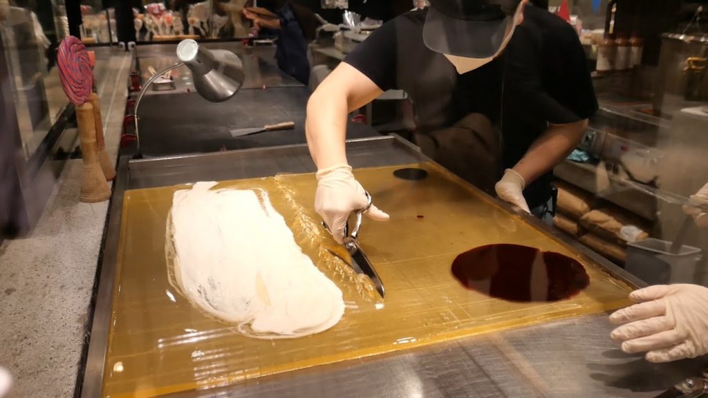 Amazing candy craftsman making strawberry candy PAPABUBBLE 飴細工 職人技 パパブブレ 作り方 Amazing candy craftsman making strawberry candy PAPABUBBLE 飴細工 職人技 パパブブレ 作り方