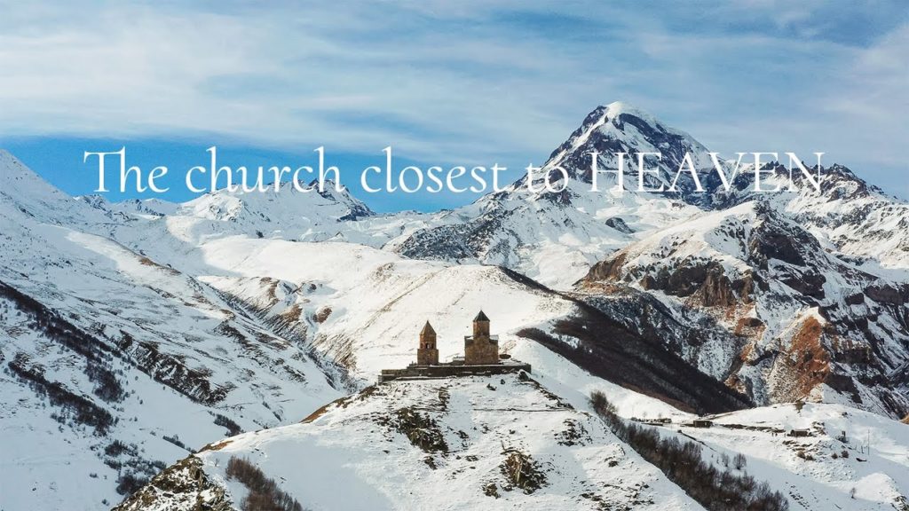 【絶景ドローン4K】天国に一番近い教会の神秘的な雪景色＆金色の草原。ジョージアのツミンダサメバ教会  ┃Gergeti Trinity Church 4Kdrone Georgia