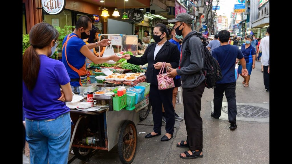 [4K] 2020 Street food and shopping in the evening at Phetchaburi Soi 5, Bangkok