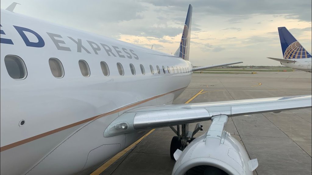 United Airlines Embraer E175 Flight From Chicago to Kansas City