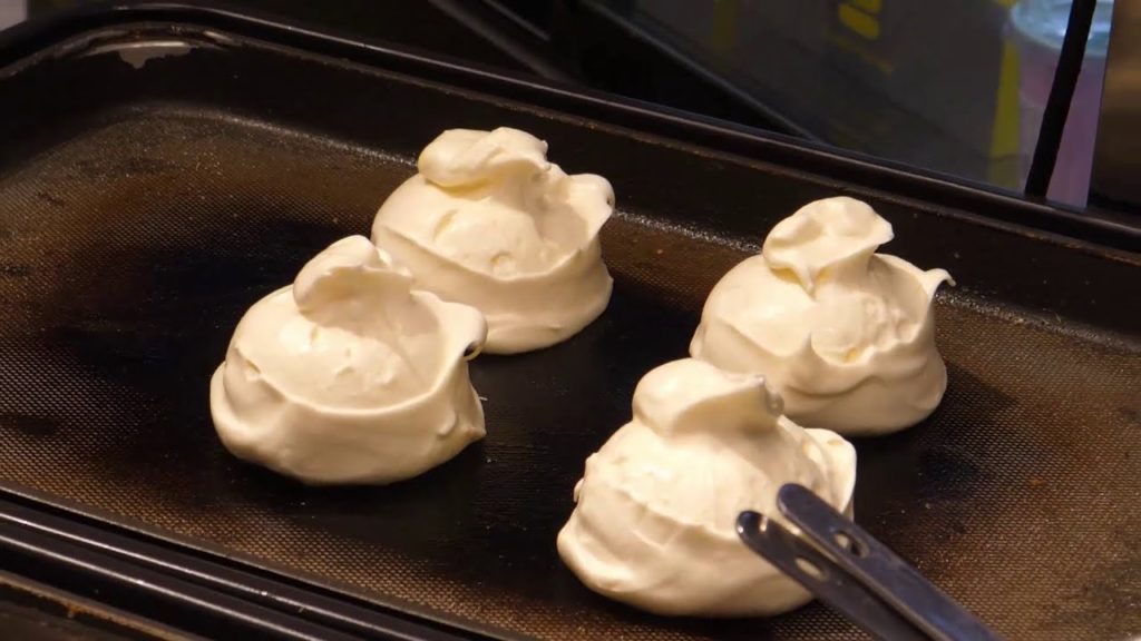 도쿄 수플레 팬케이크 / Tokyo Style Fresh Fruit Souffle Pancakes - Koran Street Food