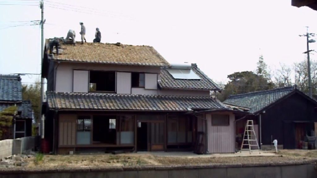 Destroying an Old Japanese House!