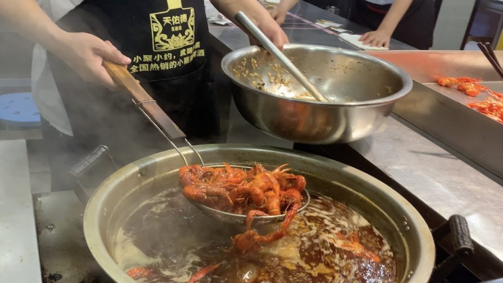 Chinese street food - Spicy crayfish  fried chicken   Claypot rice  banana  toss cake  in China